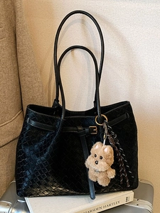 Borsa Tote Intrecciata Donna Grande Capacità in Pelle PU Borsa a Spalla Casual Minimalista Con Ciondolo a Forma di Orsetto