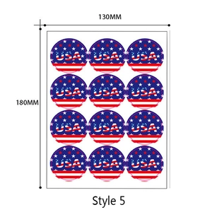 Detail van 12 Amerikaanse vlag stickers op een vel van 180x130mm met USA-tekstpatroon
