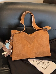 Women Large Capacity Quilted Shoulder Bag Retro PU Suede Rhombus Tote Bag Crossbody Handbag With Bear Charm Commuter Bag
