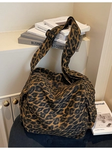 Large capacity leopard print canvas shoulder bag with adjustable strap and side pockets