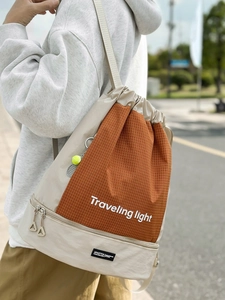 Zaino grande con coulisse da donna a contrasto con stampa Traveling Light sportiva