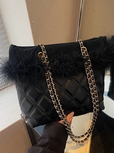 Borsa a Spalla Trapuntata a Rombi da Donna Con Bordo in Pelliccia Sintetica Catena Oro Elegante Tote Borsa a Tracolla