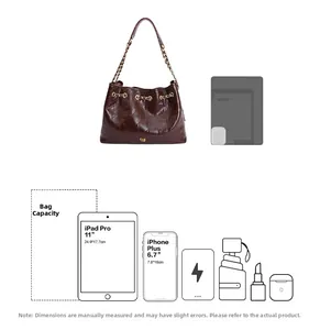 Kapazitätsleitfaden für gesteppte braune Hobo-Tasche mit iPad und Alltagsgegenständen
