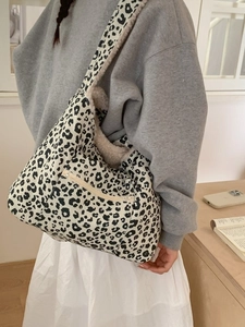 Retro leopard print plush tote bag with front zipper pocket and large capacity interior