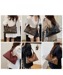 Collage de grands sacs cabas rétro en marron foncé, noir, bordeaux et tons caramel