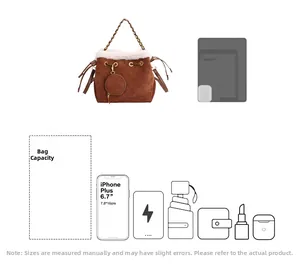 Détails du sac seau en daim marron montrant la capacité intérieure pour portable