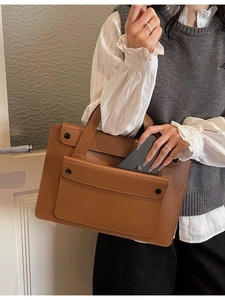 Borsa a mano in pelle marrone da donna con ampio interno per tablet e uso quotidiano
