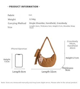 Comparaison de taille du sac matelassé marron avec smartphone et dimensions