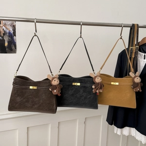 Sacs cabas hobo minimalistes en marron, noir et jaune avec pendentif lapin mignon