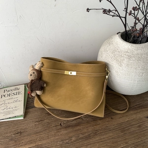 Grand sac fourre-tout jaune moutarde avec fermoir en métal et charm ours mignon