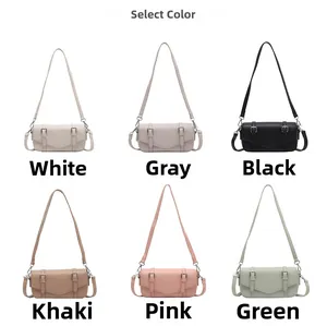 Bolsos bandolera en seis colores con textura de grano y hebillas metálicas plateadas