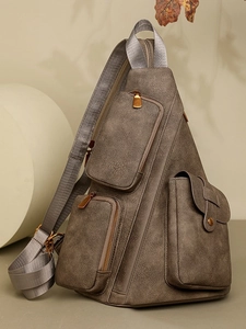 Bolso de pecho vintage marrón con múltiples bolsillos y correa ajustable