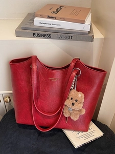 Retro red large capacity tote bag in oily leather texture with a cute puppy pendant