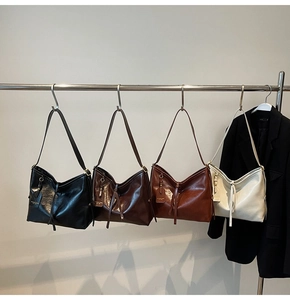 Retro minimalist large-capacity leather tote bags in four versatile colors for women