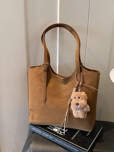 Grand sac fourre-tout marron rétro avec bandoulières réglables et breloque chien