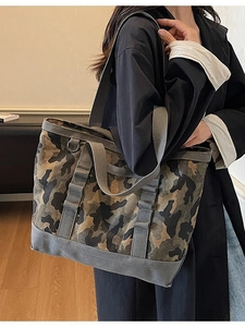 Grand sac fourre-tout en toile camouflage avec bandoulière pour l'extérieur et le camping