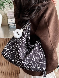 Grand sac fourre-tout à imprimé vache avec breloque monstre en peluche pour femmes