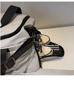 Detailansicht des separaten Schuhfachs an dieser grauen Sport- und Reisetasche
