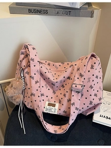 Sac fourre-tout rose en velours côtelé avec motifs de cœurs et charm d'ours en peluche