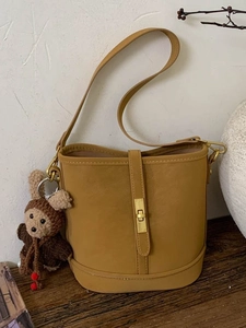 Vintage Matte PU Leather Bucket Bag For Women Retro Korean Style Shoulder Crossbody Bag With Metal Lock And Plush Bear Pendant