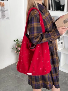 Large capacity red tote bag with white star pattern for women daily commute style