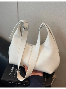 Minimalist white hobo shoulder bag in lychee pattern leather with wide strap