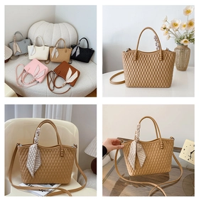 Detalle de bolso acolchado retro con asa de pañuelo de seda y cierre de cremallera suave