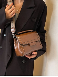 Damen Retro PU Leder Umhängetasche Mode Kleine Quadratische Handtasche Kontrastnähte Breiter Ethno Gurt Schultertasche