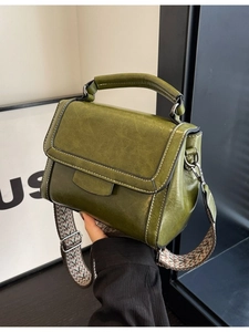 Olivgrüne Retro-Handtasche mit Kontrastnaht und gemustertem Schultergurt