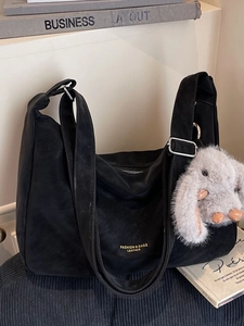 Bolso de Hombro y Cruzado Hobo de Cuero PU Retro para Mujer Bolso Dumpling de Gran Capacidad Con Colgante de Conejo de Felpa Decoración de Letras de Moda