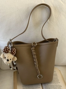 Korean Style Litchi Texture PU Leather Bucket Bag For Women With Plush Pendant Minimalist Shoulder Crossbody Bag Casual Handbag