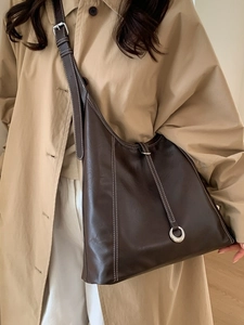 Minimalist large capacity dark brown tote bag with contrast stitching and silver ring