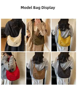 Présentation des sacs bandoulière en nylon en plusieurs couleurs avec large bandoulière