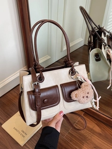 Women Retro PU Leather Small Square Bag With Contrast Stitching And Bear Pendant Shoulder Handbag Crossbody Bag For Autumn Winter Fashion