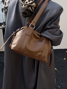 Brown vintage large capacity tote bag with leather texture and stylish shoulder straps