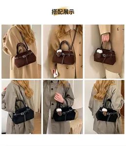 Winter-Tragetasche aus Wildleder-Imitat in verschiedenen Outfits für tägliche Stylings