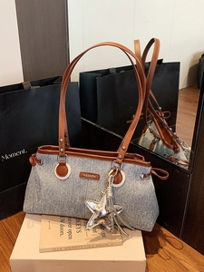 Sac Bowling en Denim pour Femmes Rétro Couleur Contrastée Sac à Épaule Avec Pendentif Étoile Mode Y2K Sac Sous les Aisselles Grande Capacité Tote Décontracté