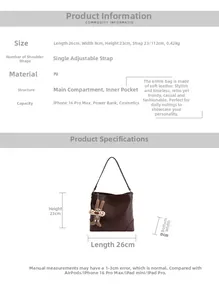 Detailansicht der dunkelbraunen Hobo-Tasche aus PU-Leder mit Maßen und Hasenanhänger