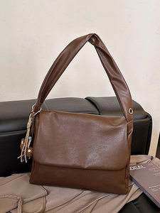 Retro PU Leather Shoulder Bag For Women Large Capacity Tote Bag With Bear Pendant Simple Fashion Commuter Handbag Gift