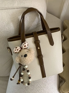 Retro Lychee Texture PU Leather Bucket Bag For Women Minimalist Commute Crossbody Bag With Adjustable Shoulder Strap Plush Bear Charm Handbag