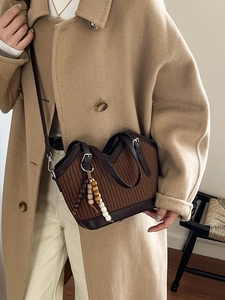Retro Braune Eimertasche mit Textur und Boho-Perlen-Anhänger für Damen Mode