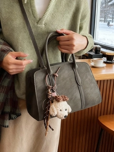 Sac cabas rétro de grande capacité en cuir vert sauge avec charme de chiot en peluche