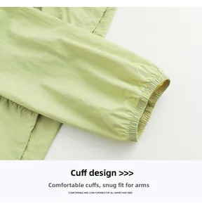 Détail des poignets élastiques sur la veste de protection solaire vert menthe