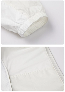 Detail der weißen Sonnenschutzjacke mit elastischen Bündchen und Innennähten