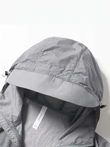 Sonnenschutzjacke UPF 50+ in Grau mit breiter Kapuze und atmungsaktivem Eisseiden-Stoff