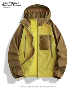 Détail de la veste d'extérieur bicolore jaune et marron avec poches zippées et capuche