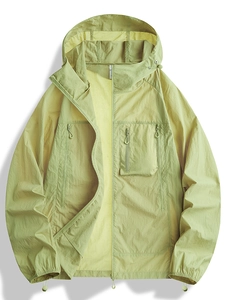 Veste protection solaire UPF50+ vert clair en soie glacée avec capuche et cordon de serrage