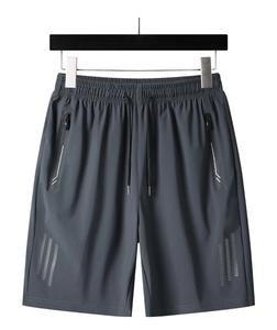 Dettagli dei pantaloncini sportivi grigio scuro con vita elastica, coulisse nera e zip tasche