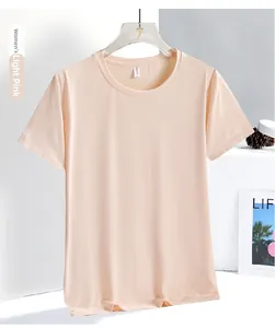Detail von rosa atmungsaktivem Wander-T-Shirt mit funktionellem Mesh-Gewebe für Damen