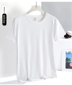 Nahaufnahme des weißen Damen-Sport-T-Shirts aus Eisseide mit atmungsaktivem Mesh-Gewebe